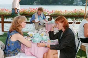 "Schlosshotel Orth", "Der Teufelsrachen." Lena hat an ihrem fr&uuml;heren Arbeitsplatz Geld unterschlagen, um ihrem Bruder Philipp zu helfen. Nun steht ihr bald ein Prozess bevor. Sissy und Georg geraten gemeinsam in Bergnot und k&ouml;nnen gar nicht anders, als sich n&auml;her zu kommen.Im Bild (v.li.): Andrea Lamatsch (Sissy Hofer), Andre Pohl (Heinz Bogner), Nicole R. Beutler (Fanny Hofer).