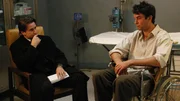 Nach einer Schießerei verschwindet der junge Strafverteidiger Joe Gibson (Jerry O'Connell, re.). Die Suche wird für Jack (Anthony LaPaglia, li.) und sein Team erschwert, als sie herausfinden, dass dieser unter paranoider Schizophrenie leidet. Nach einer Schießerei verschwindet der junge Strafverteidiger Joe Gibson (Jerry O'Connell, re.). Die Suche wird für Jack (Anthony LaPaglia, li.) und sein Team erschwert, als sie herausfinden, dass dieser unter paranoider Schizophrenie leidet.