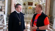Harry Pr&uuml;nster im Gespr&auml;ch mit Abt Bruno Hubl in Stift Admont.