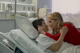 Harry Shum jr. (Solomon &sbquo;Sol&lsquo; Chau), Jessica Rothe (Jenn Carter).