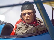 Bei einem Rundflug wird Agathe (Ruth Drexel) Zeugin eines Mordes. Bei einem Rundflug wird Agathe (Ruth Drexel) Zeugin eines Mordes.