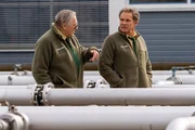 Hubert (Christian Tramitz, r.) und Girwidz (Michael Brannder, l.) erhoffen sich neue Erkenntnisse. Hubert (Christian Tramitz, r.) und Girwidz (Michael Brannder, l.) erhoffen sich neue Erkenntnisse.