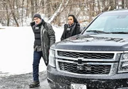 Jess LaCroix (Julian McMahon, l.); Sheryll Barnes (Roxy Sternberg, r.)