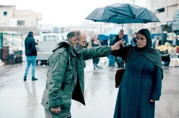 Der wortkarge Fischer Issa (Salim Daw) umwirbt die selbstgen&uuml;gsame Witwe Siham (Hiam Abbass) ...