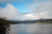 1935 inszenierten Einwohner am Bohinjer See einen Empfang für einen falschen Kaiser. 1935 inszenierten Einwohner am Bohinjer See einen Empfang für einen falschen Kaiser.
