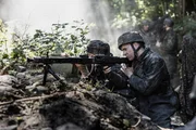 REENACTMENT &ndash; Deutsche Infanteristen feuern ein MG42 mit Gurtzuf&uuml;hrung ab. (Bildnachweis: HLS6 Productions Ltd./Sean F. White)