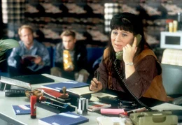 Hilde (Eva Mattes) nimmt zum Unwillen von Franz (Uwe Ochsenknecht, links) und Benny (Frank Giering) die Gesch&auml;fte in die Hand.
