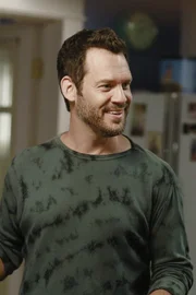 Während Bree und Gaby versuchen herauszufinden, ob Chuck irgendetwas von ihrem Geheimnis ahnt, hat Lynette ein ungutes Gefühl gegenüber dem Verlobten (Christopher Martin) ihrer Schwester Lydia ... Während Bree und Gaby versuchen herauszufinden, ob Chuck irgendetwas von ihrem Geheimnis ahnt, hat Lynette ein ungutes Gefühl gegenüber dem Verlobten (Christopher Martin) ihrer Schwester Lydia ...