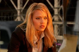 In einer privaten Raumstation werden durch einen Unfall kosmische Strahlen freigesetzt, die vier Astronauten (Jessica Alba) mit Superkr&auml;ften ausstatten - von nun an sind sie die "Fantastischen Vier" ...