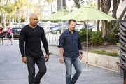 Als die Leiche von NSA-Analyst Ted Larson in einem Hai gefunden wird, müssen Callen (Chris O'Donnell, r.) und Sam (LL Cool J, l.) ermitteln, um herauszufinden, wer oder was dahinter steckt ... Als die Leiche von NSA-Analyst Ted Larson in einem Hai gefunden wird, müssen Callen (Chris O'Donnell, r.) und Sam (LL Cool J, l.) ermitteln, um herauszufinden, wer oder was dahinter steckt ...