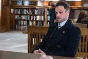 Warum musste der Hacker sterben? Holmes (Jonny Lee Miller) gibt alles, um den Täter zu fassen ... Warum musste der Hacker sterben? Holmes (Jonny Lee Miller) gibt alles, um den Täter zu fassen ...
