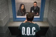Ausgerechnet ein Mitglied der anonymen Hackertruppe, mit der sie zusammenarbeiten, wurde ermordet. Werden Holmes (Jonny Lee Miller, r.) und Watson (Lucy Liu, l.) den Mörder finden? Ausgerechnet ein Mitglied der anonymen Hackertruppe, mit der sie zusammenarbeiten, wurde ermordet. Werden Holmes (Jonny Lee Miller, r.) und Watson (Lucy Liu, l.) den Mörder finden?