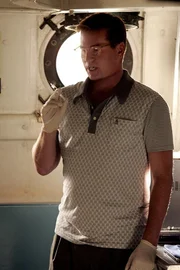 Um herauszukriegen, ob das FBI schon auf Colbys Spur angesetzt ist, spritzt Lancer (Val Kilmer) ihm einen Chemikalien-Cocktail ... Um herauszukriegen, ob das FBI schon auf Colbys Spur angesetzt ist, spritzt Lancer (Val Kilmer) ihm einen Chemikalien-Cocktail ...