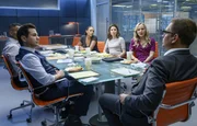 (v.l.n.r.) Chunk Palmer (Christopher Jackson); Benny Col&oacute;n (Freddy Rodriguez); Danny James (Jaime Lee Kirchner); Taylor Rentzel (MacKenzie Meehan); Marissa Morgan (Geneva Carr); Dr. Jason Bull (Michael Weatherly)