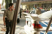 Nachdem ein Auto in ein voll besetztes Straßencafe gekracht ist, machen sich Don (Rob Morrow, l.) und David (Alimi Ballard, r.) auf die Suche nach Hinweisen über den Unfallhergang ... Nachdem ein Auto in ein voll besetztes Straßencafe gekracht ist, machen sich Don (Rob Morrow, l.) und David (Alimi Ballard, r.) auf die Suche nach Hinweisen über den Unfallhergang ...