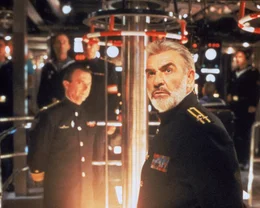 Ein sowjetischer U-Boot-Kapit&auml;n Ramius (Sean Connery, r.) geht auf Kurs Richtung Westen. Sein Ziel: die amerikanische Ostk&uuml;ste ...