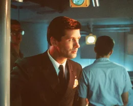 Nur CIA-Agent Jack Ryan (Alec Baldwin) glaubt, dass es sich bei Ramius um einen &Uuml;berl&auml;ufer handelt. Er geht an Bord des U-Boots und nimmt Kontakt mit Ramius auf ...