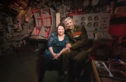 Sie ist Moderatorin, Comedienne, Musicaldarstellerin und preisgekr&ouml;nte Schauspielerin, doch im U-Boot muss Meltem Kaptan zun&auml;chst ihre Platzangst &uuml;berwinden. Mit Michel Abdollahi spricht sie &uuml;ber ihre Kindheit zwischen Ostwestfalen und Istanbul, den Kampf gegen deutsch-t&uuml;rkische Klischees, die Einsamkeit ihrer Kindheit und eine au&szlig;ergew&ouml;hnliche Humoraudienz beim Papst.