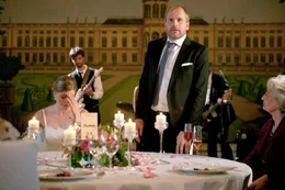 Mit einer gepfefferten Rede sorgt Rebecca auf Johanns (Thomas Limpinsel) Hochzeitsfeier f&uuml;r Irritationen.