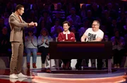 Moderator Kai Pflaume (l.) und mit Rateteam-Kapitä Elton (r.) und dem Schauspieler Ludwig Trepte (M.). Moderator Kai Pflaume (l.) und mit Rateteam-Kapitä Elton (r.) und dem Schauspieler Ludwig Trepte (M.).
