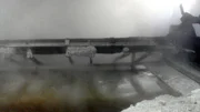 Die Saline Luisenhall in G&ouml;ttingen ist Europas letzte aktive Pfannensiederei. Hier wird die Sole wie vor 150 Jahren in riesigen Pfannen erhitzt. Ganz oben schwimmen die ber&uuml;hmten Salzbl&uuml;ten, die hier noch per Hand gesch&ouml;pft werden.
