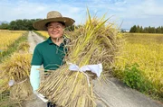 Lee Dong Hyun hat seine Karriere als Wissenschaftler beendet und auf Reisanbau umgesattelt. Pestizide kommen ihm nicht aufs Feld. Lee Dong Hyun hat seine Karriere als Wissenschaftler beendet und auf Reisanbau umgesattelt. Pestizide kommen ihm nicht aufs Feld.