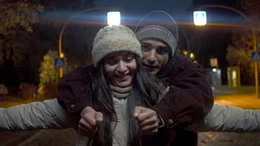Die Welt wird eine andere sein Liebe verleiht Fl&uuml;gel: Canan Kir als Asli Bilgin, Roger Azar als Saeed Awad