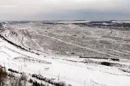 Russland f&ouml;rdert weiterhin Jahr f&uuml;r Jahr 600.000 Tonnen des Minerals in der gr&ouml;&szlig;ten Asbestmine der Welt &ndash; f&uuml;r den Export.