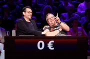 Rateteam-Kapitän Elton (r.) und der österreichische Schauspieler Hary Prinz (l.) bilden ein Rateteam. Rateteam-Kapitän Elton (r.) und der österreichische Schauspieler Hary Prinz (l.) bilden ein Rateteam.