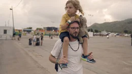 Ein Reggae-Festival ist das erste Ziel von Max und seinem Sohn Phileas auf der Campertour durch Spanien. Reggae-Musik war die gemeinsame Leidenschaft von Max und seiner verstorbenen Frau Steffi, der Mutter von Phileas.