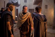 Während die Belastungen und Demütigungen Spartacus so sehr zusetzen, dass er glaubt, seinen Verstand zu verlieren, entwirft Batiatus (John Hannah, M.) einen hinterhältigen Plan, um seine Feinde zu vernichten ... Während die Belastungen und Demütigungen Spartacus so sehr zusetzen, dass er glaubt, seinen Verstand zu verlieren, entwirft Batiatus (John Hannah, M.) einen hinterhältigen Plan, um seine Feinde zu vernichten ...