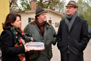 Bayerisches Fernsehen DAHOAM IS DAHOAM, FOLGE 1454, "Monis L&auml;nderspiel", am Mittwoch (28.01.15) um 19:45 Uhr. Bauer Gschwendtner l&auml;sst sich doch noch auf Monis Deal ein. Von links: Monika Vogl (Christine Reimer), Benedikt Stadlbauer (Andreas Geiss) und Bauer Gschwendtner (Claus Steigenberger). Weiteres Bildmaterial finden Sie unter www.br-foto.de.