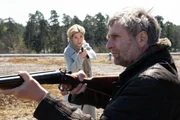 Max Lindners (Jörg Witte) Tochter hat sich einst das Leben genommen und jetzt wurde eine ihrer damals besten Freundinnen ermordet aufgefunden. Kommissarin Martina Seiffert (Astrid M. Fünderich) versucht mit ihrem Team herauszufinden, ob die beiden Todesfälle im Zusammenhang stehen. Max Lindners (Jörg Witte) Tochter hat sich einst das Leben genommen und jetzt wurde eine ihrer damals besten Freundinnen ermordet aufgefunden. Kommissarin Martina Seiffert (Astrid M. Fünderich) versucht mit ihrem Team herauszufinden, ob die beiden Todesfälle im Zusammenhang stehen.