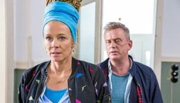 Karla (Katja Riemann) kann es kaum fassen: Max (Thomas Huber) verl&auml;sst sie f&uuml;r eine J&uuml;ngere, die auch noch schwanger ist.