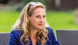 Alice (Sophie von Kessel) lebt im Wunderland &ndash; so sagt ihre gro&szlig;e Schwester Karla. Ist das nur Neid? Immerhin ist Alice als Model immer noch sehr gut im Gesch&auml;ft, hat Ehemann und Kinder und wohnt in einem luxuri&ouml;sen Anwesen.