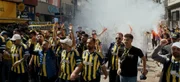 Fans von Fenerbahçe vor dem Derby gegen Galatasaray am 26. April 2026. Fans von Fenerbahçe vor dem Derby gegen Galatasaray am 26. April 2026.