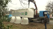 Hier beginnt der Recycling-Prozess: an den Altglas-Iglus. Weiß und Buntglas werden getrennt gesammelt. Was nicht in die Behälter gehört: Müll und Keramik. Hier beginnt der Recycling-Prozess: an den Altglas-Iglus. Weiß und Buntglas werden getrennt gesammelt. Was nicht in die Behälter gehört: Müll und Keramik.