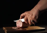 Trotz der &auml;rztlichen Empfehlungen, nicht zu viel Fett, Salz oder Zucker zu sich zu nehmen, bleibt die Wurst ein sehr beliebtes Lebensmittel.