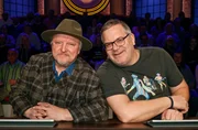 Rateteam-Kapitän Elton (r.) mit Schauspieler und Musiker Axel Prahl (l.). Rateteam-Kapitän Elton (r.) mit Schauspieler und Musiker Axel Prahl (l.).