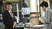 Im Jeffersonian klingelt erneut das Broadsky-Handy. Booth (David Boreanaz, li.) will Zeit schinden und bittet Vincent Nigel-Murray (Ryan Cartwright) den Anruf anzunehmen. Diese Bitte kostet dem jungen Wissenschaftler das Leben...