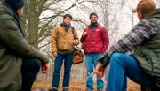 Simon (2 v.r. Thore Lüthje), Gerd (l. Ulrich Gebauer) und Michael (r. Hanno Friedrich) wollen Jonas (2 v.l. Patrick Schlegel) mit einem Ausflug in die Natur von seinem Liebeskummer ablenken. Simon (2 v.r. Thore Lüthje), Gerd (l. Ulrich Gebauer) und Michael (r. Hanno Friedrich) wollen Jonas (2 v.l. Patrick Schlegel) mit einem Ausflug in die Natur von seinem Liebeskummer ablenken.
