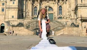Sigrid Mörickes Pilgerausweis ist lang: Ankunft vor der Kathedrale in Santiago de Compostela nach 750 erwanderten Kilometern. Sigrid Mörickes Pilgerausweis ist lang: Ankunft vor der Kathedrale in Santiago de Compostela nach 750 erwanderten Kilometern.