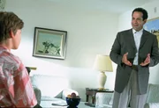 Man glaubt es nicht, aber Mr. Monk (Tony Shalhoub, r.), Sharona und Benjy (Max Morrow, l.) machen gemeinsam Urlaub. Doch dann wird Benjy zufällig Augenzeuge eines Mordes und schon ist Schluss mit Erholung ... Man glaubt es nicht, aber Mr. Monk (Tony Shalhoub, r.), Sharona und Benjy (Max Morrow, l.) machen gemeinsam Urlaub. Doch dann wird Benjy zufällig Augenzeuge eines Mordes und schon ist Schluss mit Erholung ...