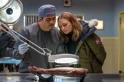 Gerichtsmediziner Dr. Ihaka Cooper (Alex Tarrant) und Detective Sergeant Anais Mallory (Chelsie Preston Crayford) verstehen sich nicht nur auf beruflicher Ebene gut. Sie kennen sich bereits seit Schulzeiten.