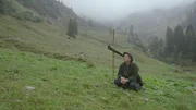 Berufsjäger Michael Bentele genießt die Einsamkeit bei Regen in seinem Revier. Berufsjäger Michael Bentele genießt die Einsamkeit bei Regen in seinem Revier.