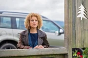 Bea (Christiane Brammer) wartet am Wonnepfad auf Manuel. Er taucht aber nicht auf.