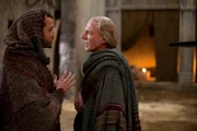 Während Spartacus glaubt, seinen Verstand zu verlieren, entwirft Batiatuts einen hinterhältigen Plan, um seine Feinde Solonius (Craig Walsh-Wrightson, r.) und Clavius zu vernichten. Mit der Hilfe von Ashur (Nick Tarabay, l.) ... Während Spartacus glaubt, seinen Verstand zu verlieren, entwirft Batiatuts einen hinterhältigen Plan, um seine Feinde Solonius (Craig Walsh-Wrightson, r.) und Clavius zu vernichten. Mit der Hilfe von Ashur (Nick Tarabay, l.) ...