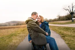 Christina (Anna-Maria M&uuml;he) und Werner (Michael Wittenborn) brauchen einen Neuanfang.