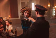 Es reicht! Colina Kandl (Brigitte Hobmeier) will sich auch von der Polizei nicht länger schikanieren lassen und schlägt zurück. Es reicht! Colina Kandl (Brigitte Hobmeier) will sich auch von der Polizei nicht länger schikanieren lassen und schlägt zurück.