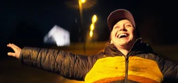 Endlich wieder ein Moment der Lebensfreude f&uuml;r Christina (Anna-Maria M&uuml;he